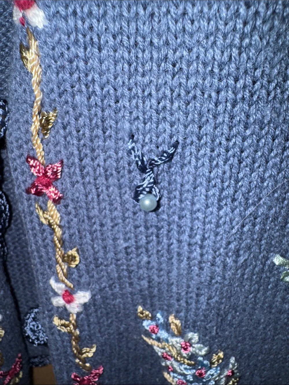 Vintage Erika & Co  Floral Embroidered Knit Sweater Vest Crochet Trim Medium - Picture 4 of 8